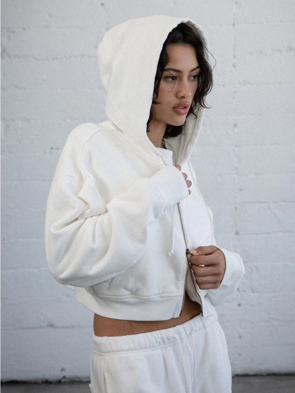 Elwood SOLD OUT Babydoll Cropped Zip thermal Hoodie in vintage White